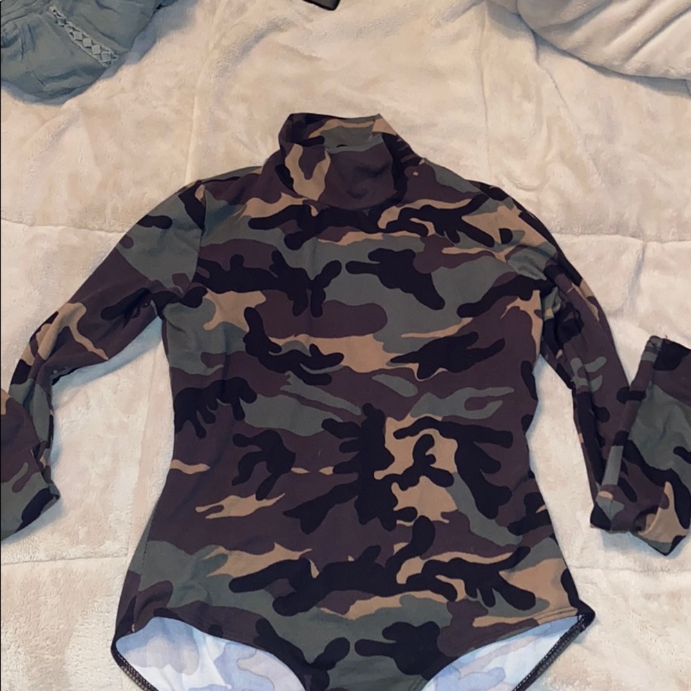 Camouflage body suit